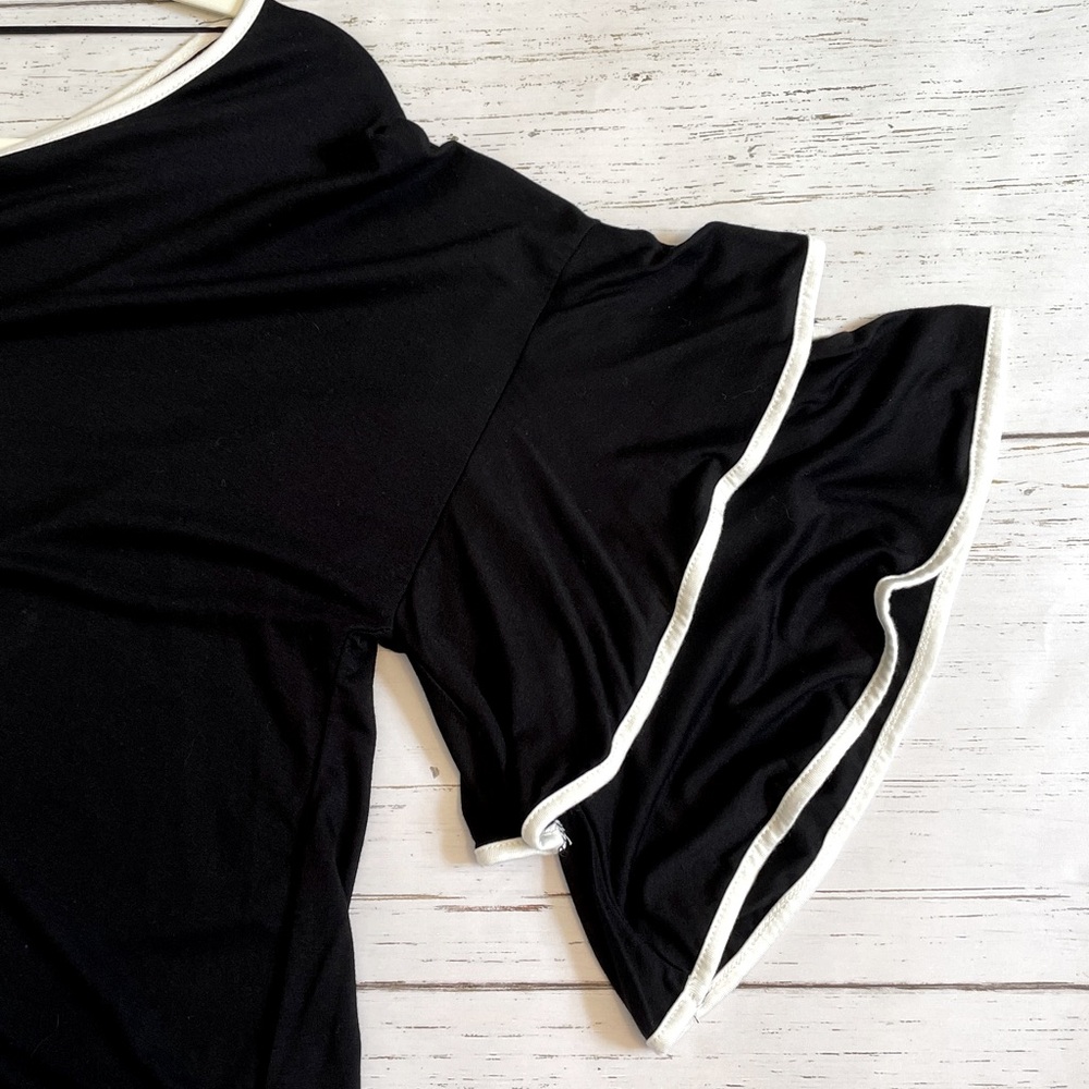 Cable & Gauge Black Ruffle-Sleeved Top with White Trim, size XL, NWT - Picture 5 of 10